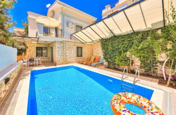Kalkan Villa Nova Mare | Denize Yürüme Mesafesinde Yarı Korunaklı Villa