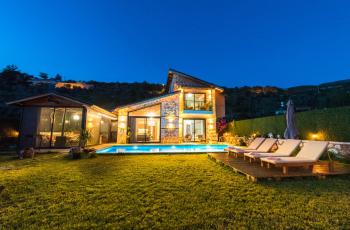 Villa Nurnefes, Geniş Bahçeli Muhafazakar Villa