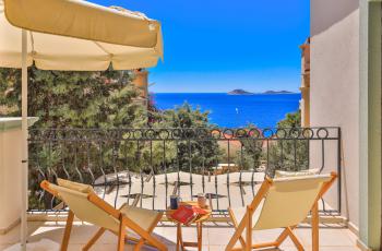 Kalkan Villa Nova Mare | Denize Yürüme Mesafesinde Yarı Korunaklı Villa