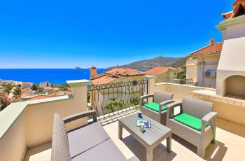Kalkan Villa Nova Mare | Denize Yürüme Mesafesinde Yarı Korunaklı Villa