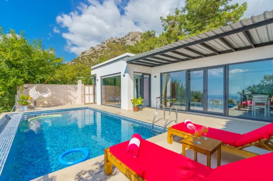 Villa Romeo - Isıtmalı Havuzlu, 2 Kişilik Kiralık Villa