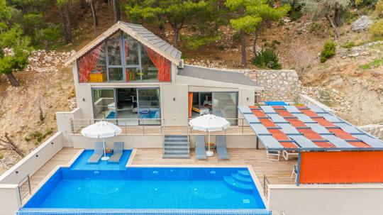 Villa Aras, Jakuzili Muhafazakar Villa