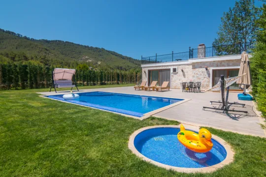 Villa Tiraje - Geniş Bahçeli & Şık Tasarımlı Kiralık Villa