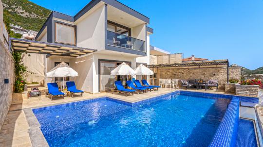 Villa Hulaki, Deniz Manzaralı Kapalı Havuzlu Muhafazakar Villa