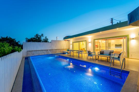 Villa Arya - Muhafazakar Havuz Alanlı Kiralık Villa