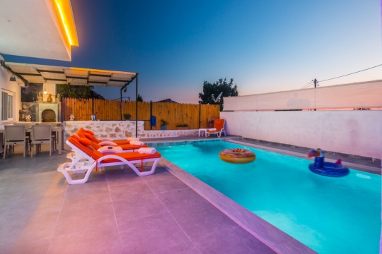 Villa Hanımeli, Jakuzili Muhafazakar Villa